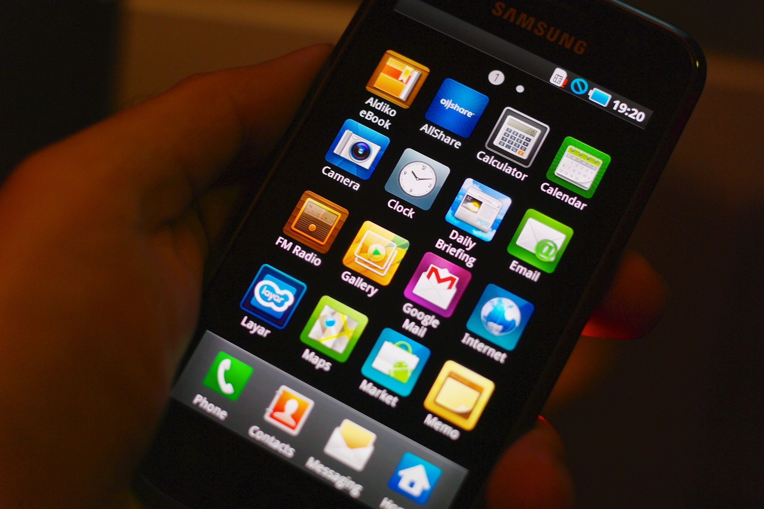 Samsung андроид 2.1. Преимущества телефона Samsung. Телефон самсунг андроид 2
