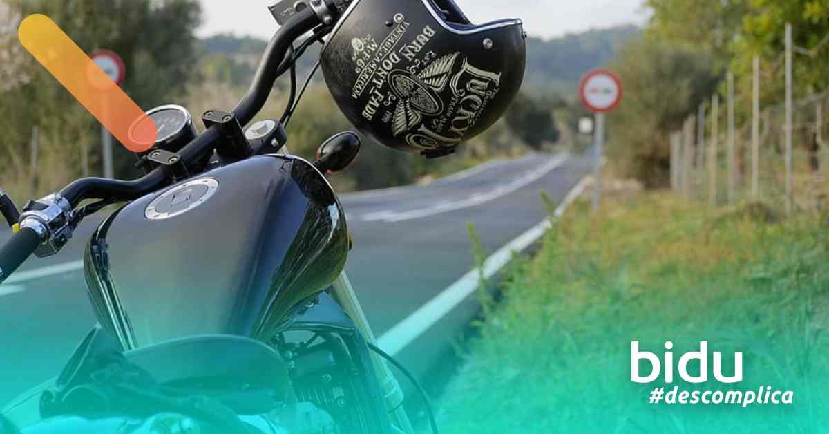 Foto de moto para texto sobre cobertura mínima do seguro de moto